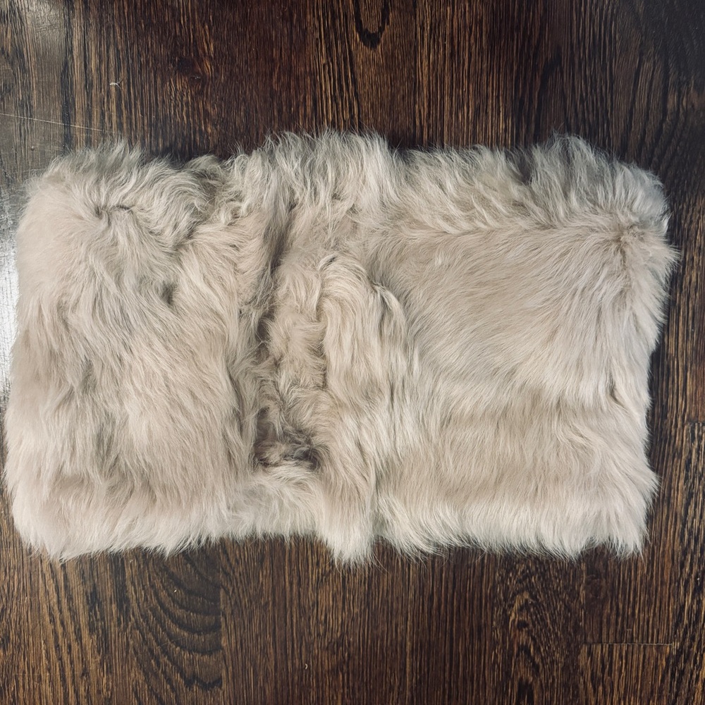 UGG Long pile Shearling Scarf in Cream